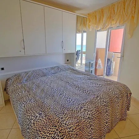 Holiday Oceanic Apartment